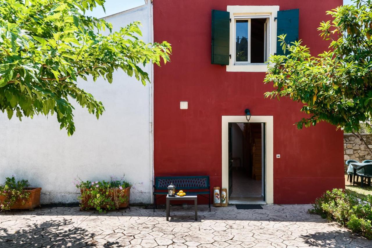 Traditional Rustic Maisonette By Konnect Agios Ioannis Peristerion Exterior photo